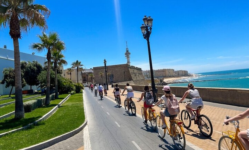 Image 3: Recorrido en bicicleta por Cádiz