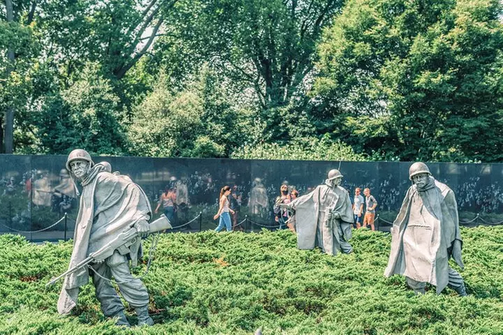 DC City Tour with Seasonal Cruise and Optional Attraction Tickets