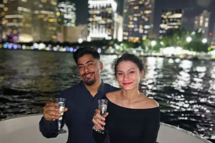 2 hrs Miami Private Boat Tour with Cooler, Ice, Bluetooth Stereo