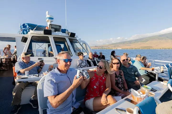 From Ma'alaea Harbor: Sunset Dinner Cruise Aboard the Quicksilver