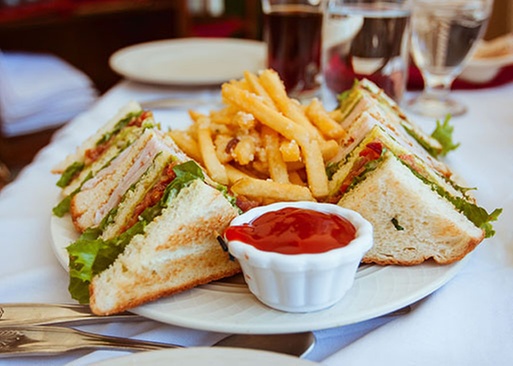 5% Cash Back at Boathouse Grill