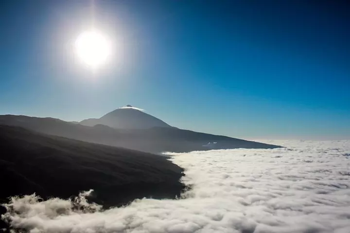 Experiencia épica de parapente en Tenerife con el equipo campeón de...