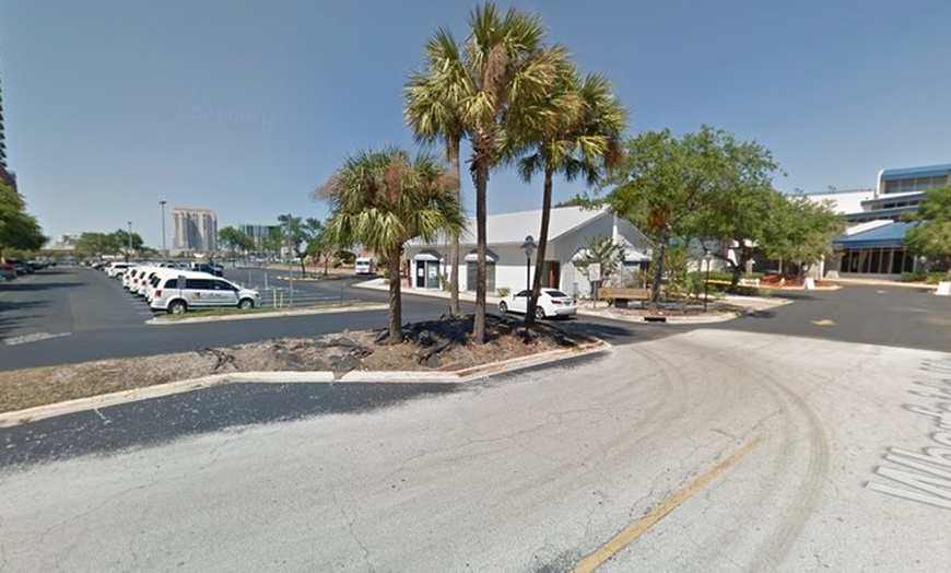 Image 2: Parking at 1501 Riverplace Blvd. Lot