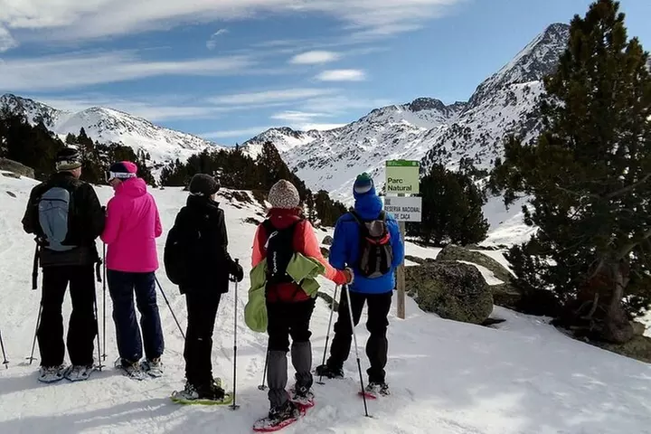 Ruta Guiada con Raquetas de Nieve en el Parque Nacional en pirineos