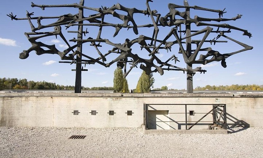 Image 1: Tour ab München mit dem Zug zur KZ-Gedenkstätte Dachau