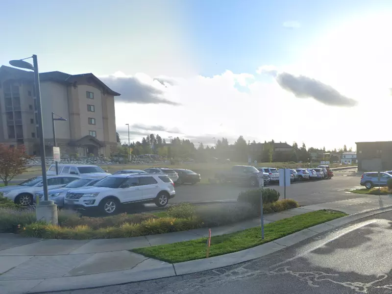 Parking at [IC33] LePeep Lot