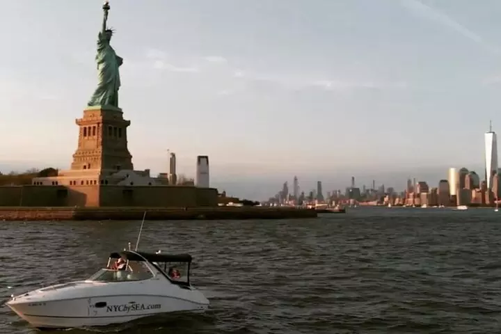 2-hour Private Luxury New York City Sunset Boat Tour