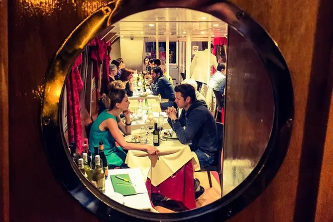 Crociera serale a Roma sul Tevere con cena - Primary Image