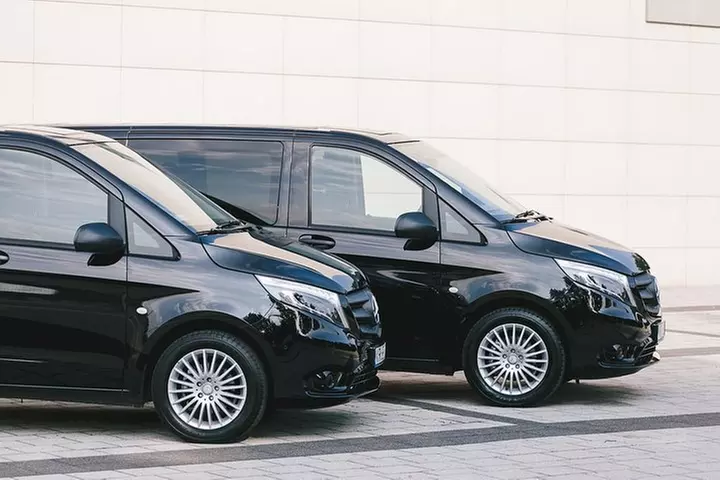 Private Departure Transfer: Calgary Downtown to Calgary International Airport - Second Medium