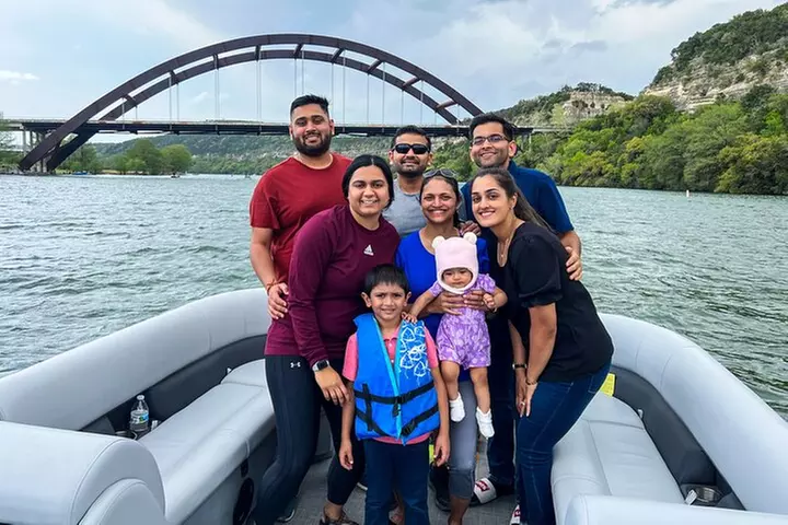 Private Lake Austin Boat Cruise: 2-Hour, Fully Shaded (Up to 13)