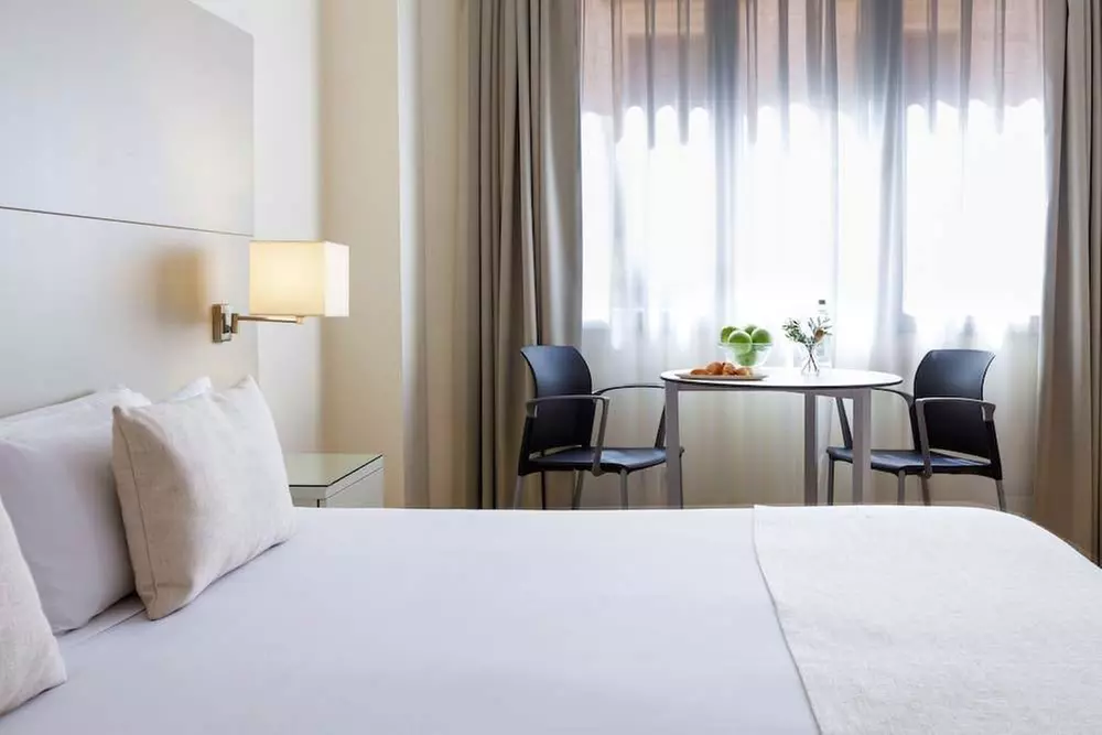 ✈ SPANIEN | Barcelona - Mariano Cubi Aparthotel Barcelona 4*, 2 Näc...