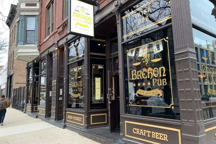 Walking Tour: Historic Chicago Pubs in River North and the Loop