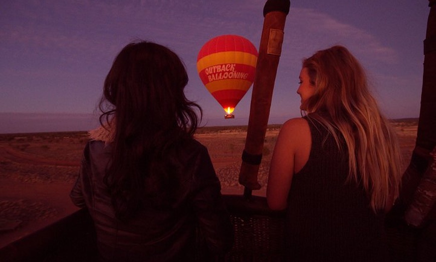 Image 6: Early Morning Ballooning in Alice Springs