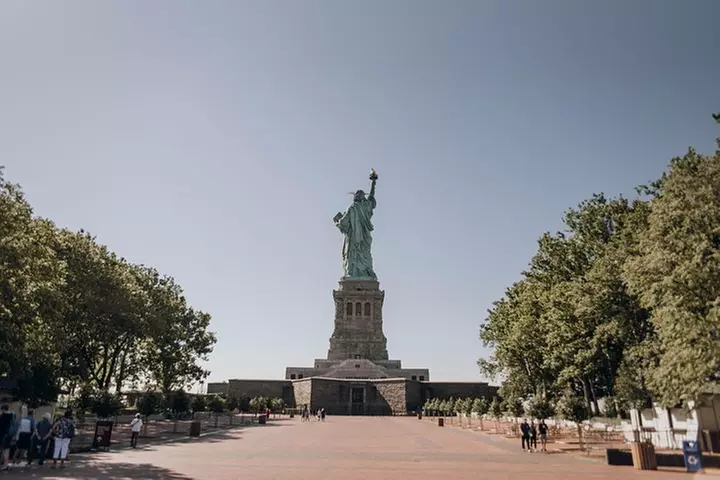 Statue of Liberty and Ellis Island Guided Tour with Ferry
