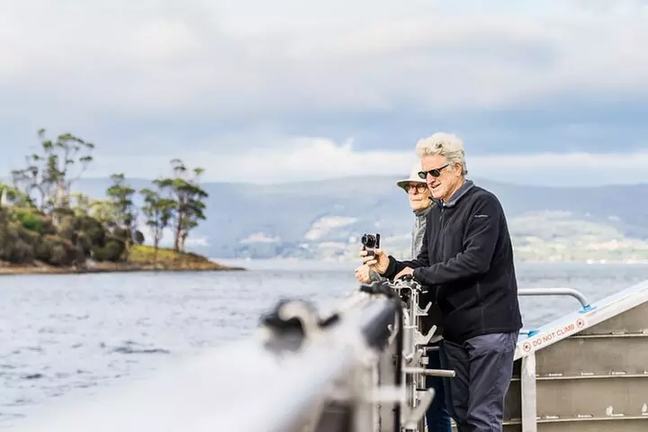 Bruny Island Food, Sightseeing, Guided Lighthouse Tour & Lunch
