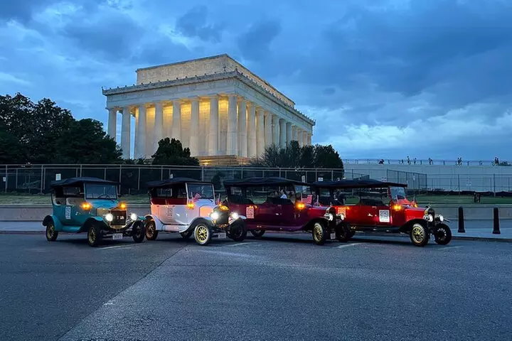 Washington DC Sightseeing Tour by Electric cart or Vintage Car