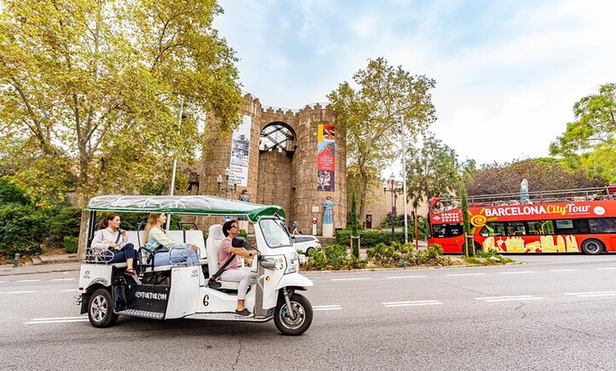 Image 12: Tour de Bienvenida a Barcelona en Eco Tuk Tuk Privado