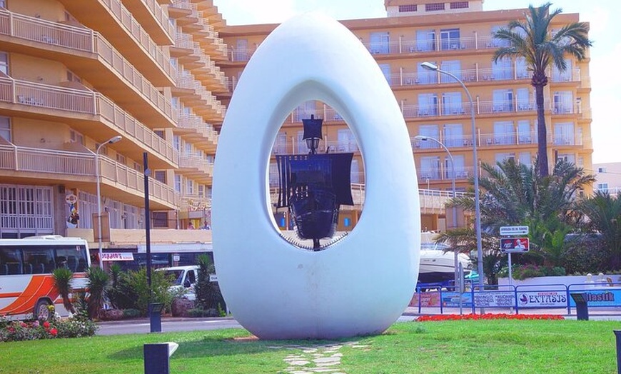 Image 4: Ibiza Vuelta Isla en Bus con visita a Mercadillo Hippie