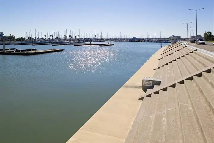 A Spectacular Scavenger Hunt: Sparkling City by the Sea