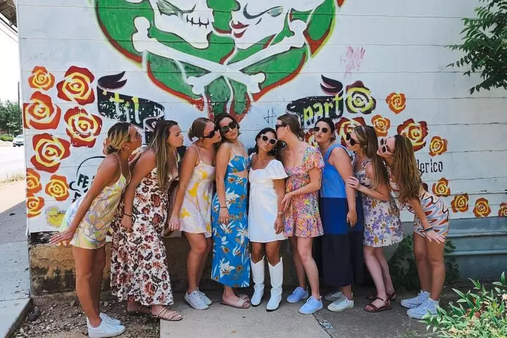 Austin Murals & Mimosas Roofless Party Bus Tour