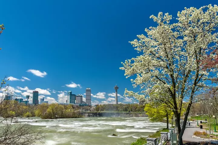 Maid of the Mist & Cave of the Winds Walking Tour