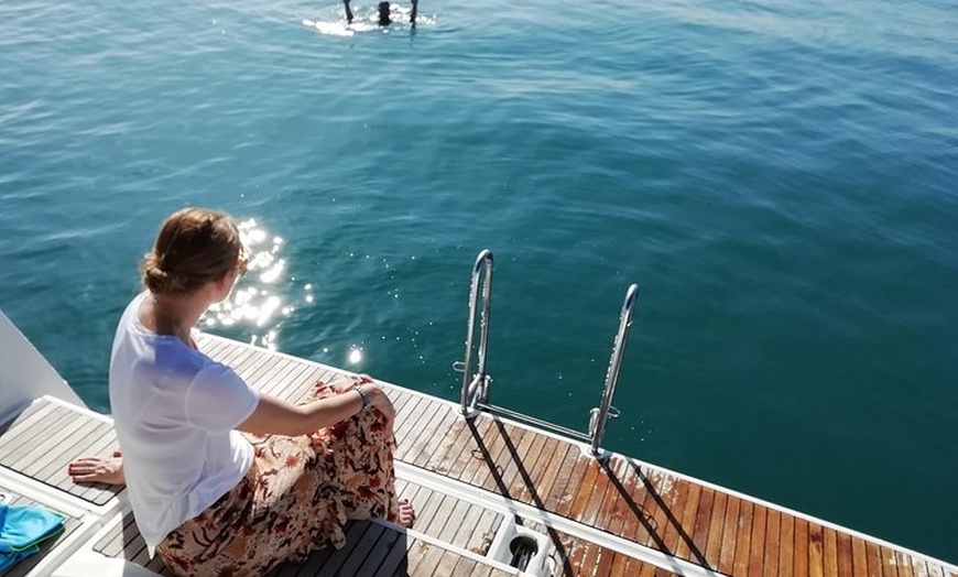 Image 5: Experiencia compartida de navegación en barco a vela desde Port Oli...