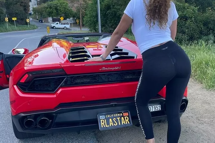 20-Minute Driving Tour: Hollywood to Sunset Blvd in a Lamborghini