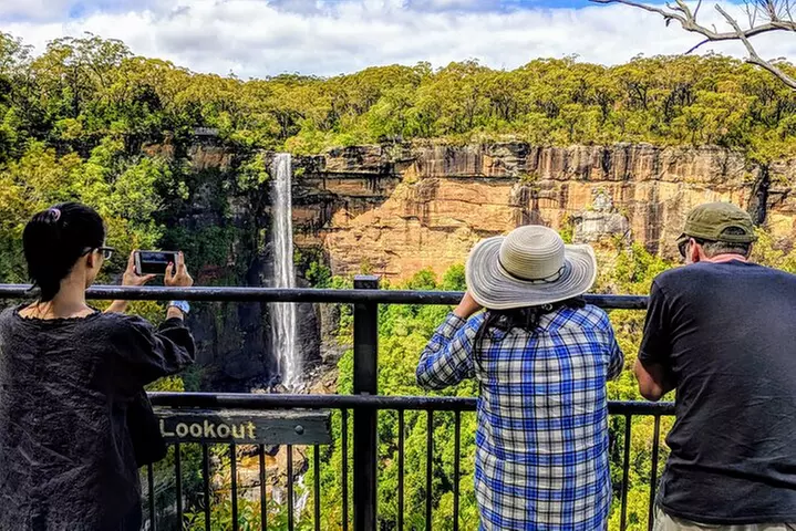 Wildlife, Waterfalls and Wine Day Tour from Sydney