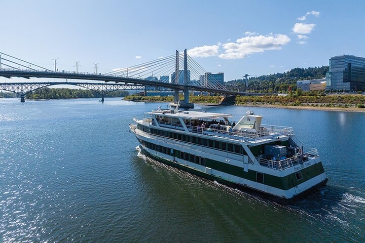 2-hour Lunch Cruise on Willamette River