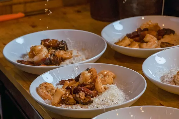 Undiscovered Charleston: Half Day Food, Wine & History Tour with Co...