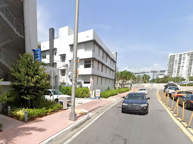 Parking at 4000 Collins Ave. Garage - Valet - Second Medium