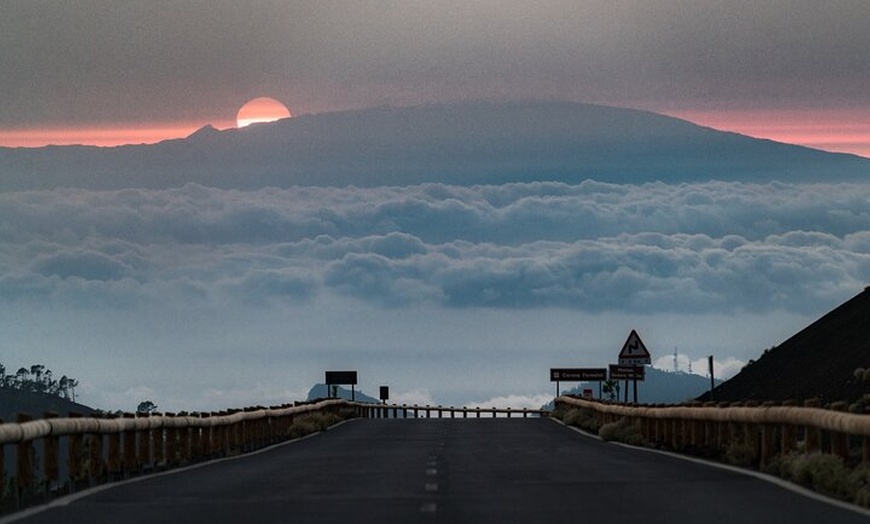 Image 14: Parque Nacional Teide con furgoneta