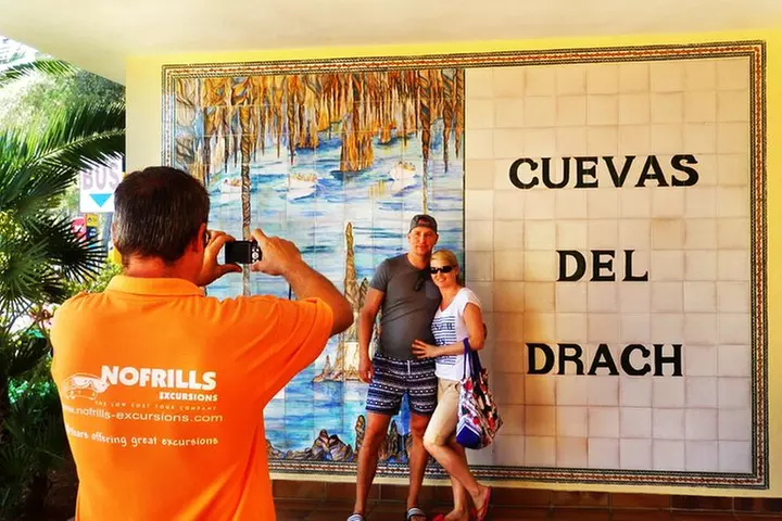 Medio Día a las Cuevas del Drach con Paseo en Barco y Concierto.