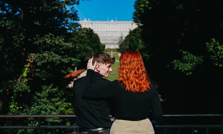 Image 24: Sesión de fotos en pareja & tour fotográfico, Madrid