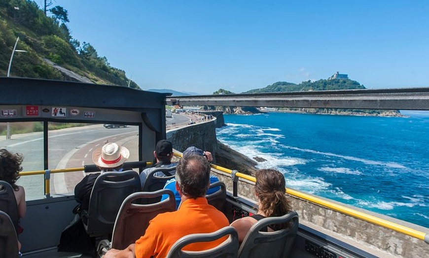 Image 4: Visita turística en autobús turístico por San Sebastián