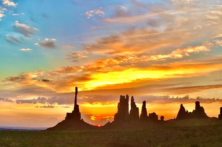 Sunrise Tour of Monument Valley