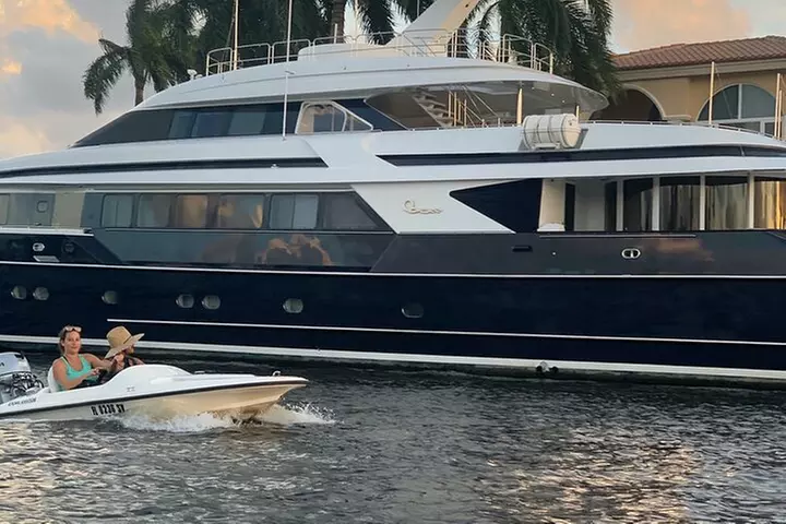 Ft. Lauderdale Mini Powerboat Rental. Canal, Yacht, Mansion Tour