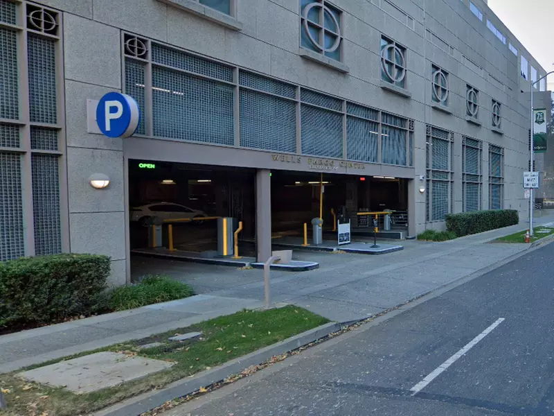 Parking at 400 Capitol Mall