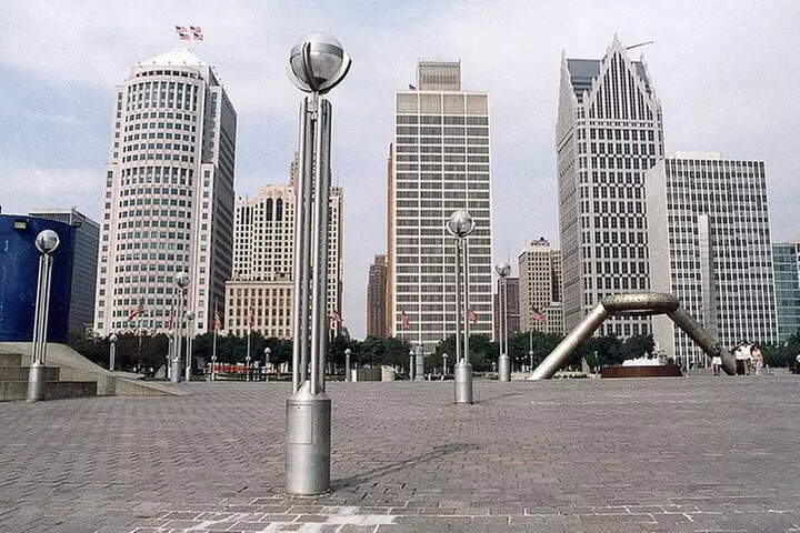 Self-Guided Scavenger Hunt: Detroit Roll Through Motor City