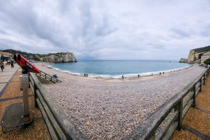 Excursion d'une journée à Étretat et Honfleur au départ de Paris Pe...