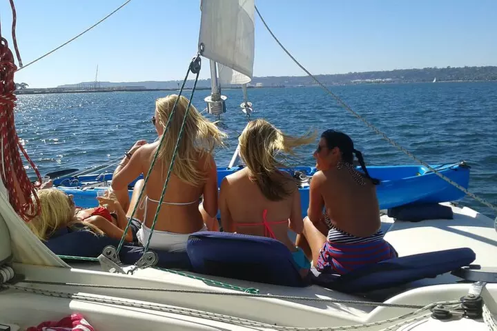 2.5-Hour Small-Group Catamaran Sailing Adventure with Drinks
