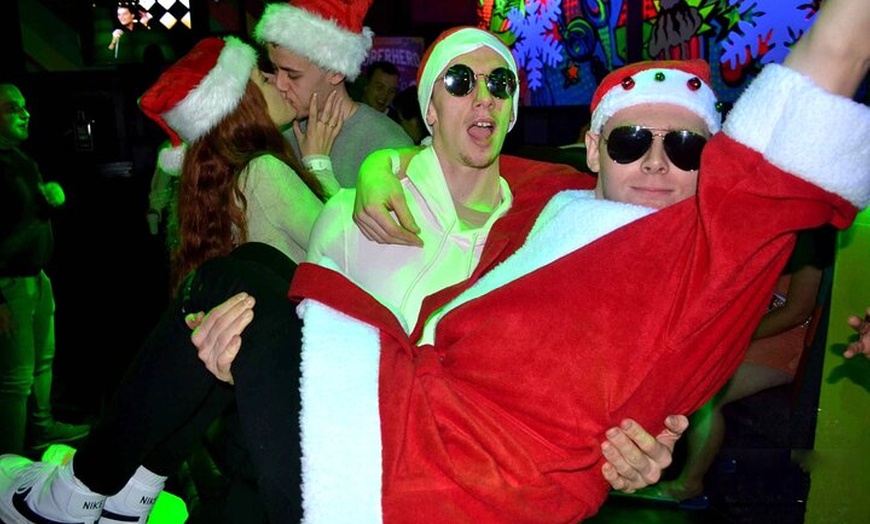 Image 2: Barcelona Christmas Bar Crawl