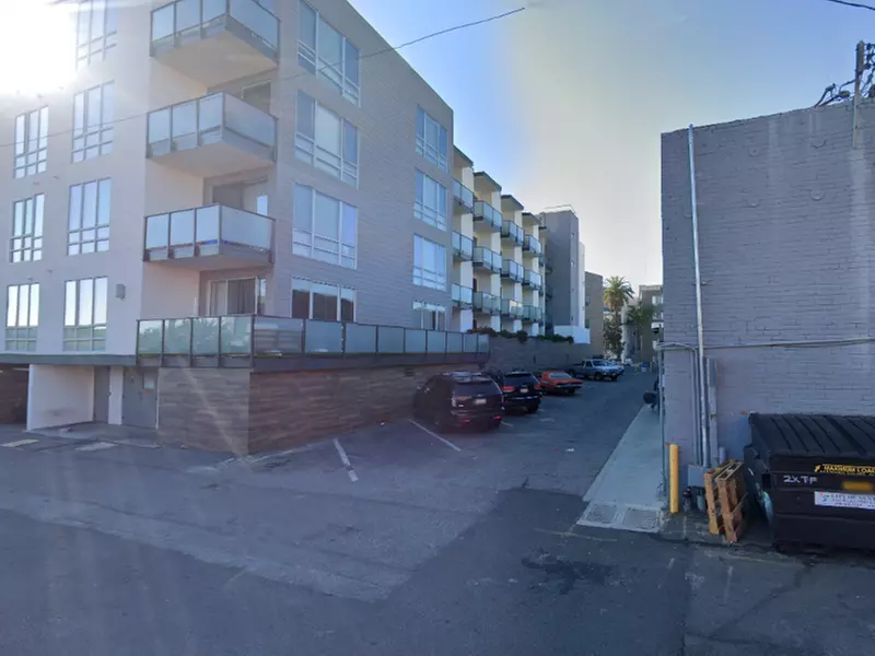 Parking at 700 Santa Monica Blvd. Lot