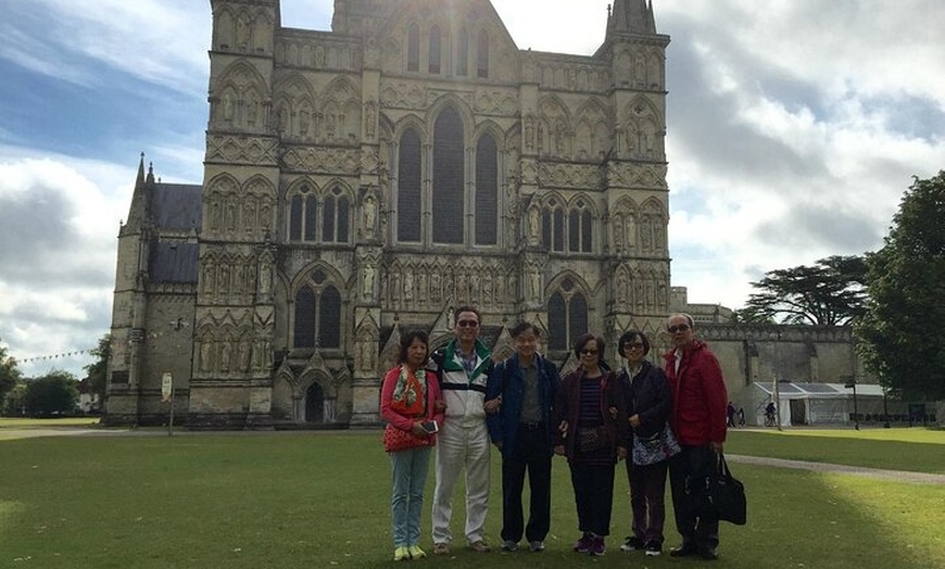 Image 7: London to Heathrow Premium Luxury Airport Transfers