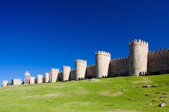 Madrid a Ávila & Segovia : Tour de día completo por los puntos culm...