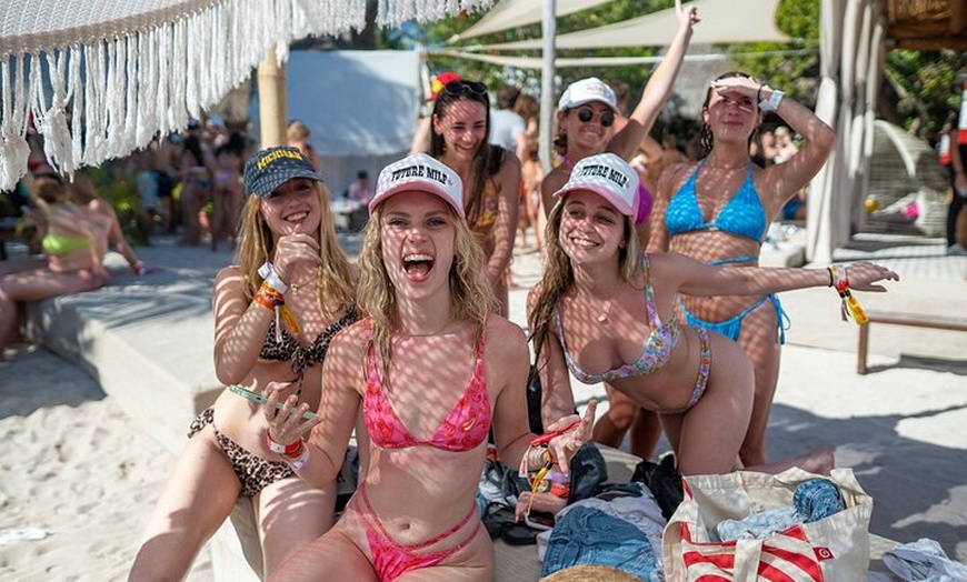 Image 3: Catamaran Adventure Isla Mujeres with Snorkeling and Beach Club