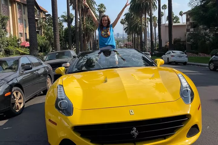 50-Minute Driving Tour: Explore Hollywood Sign in a Ferrari