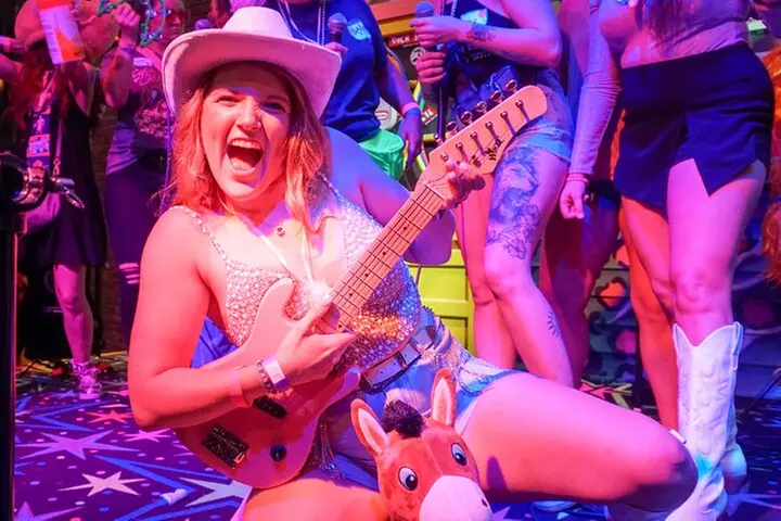 Nashville Bar Crawl with VIP Club Entrance and Bonus Shots