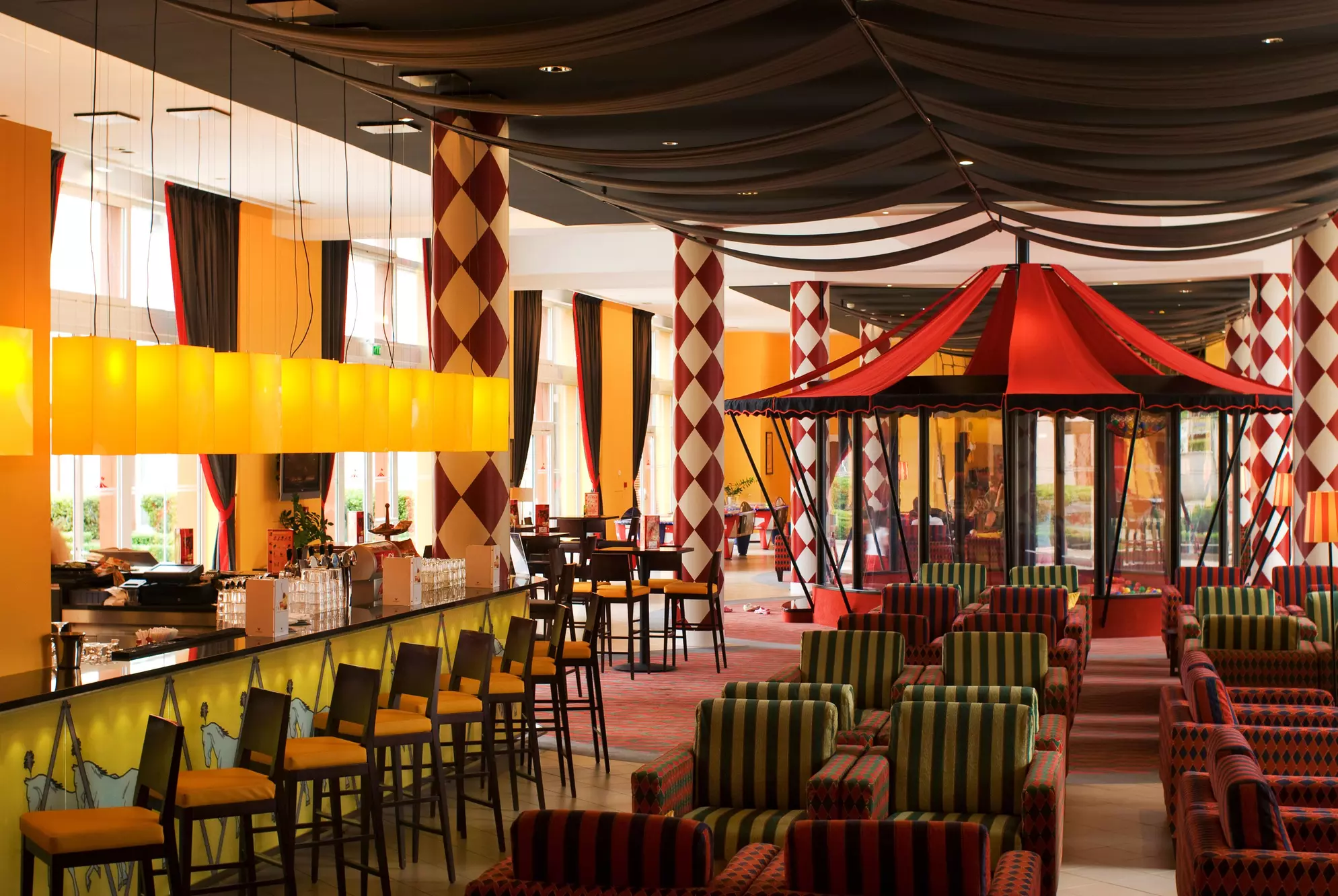 ✈ ÎLE-DE-FRANCE | Magny-Le-Hongre - Grand Magic Hotel 4*, 1 Nacht -...