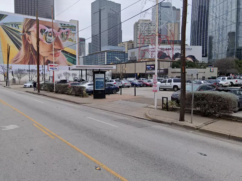 Parking at 912 Ross Ave. Lot - Primary Image